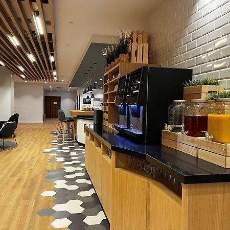 Holiday Inn Express Bilbao Airport By Ihg Derio Exterior photo