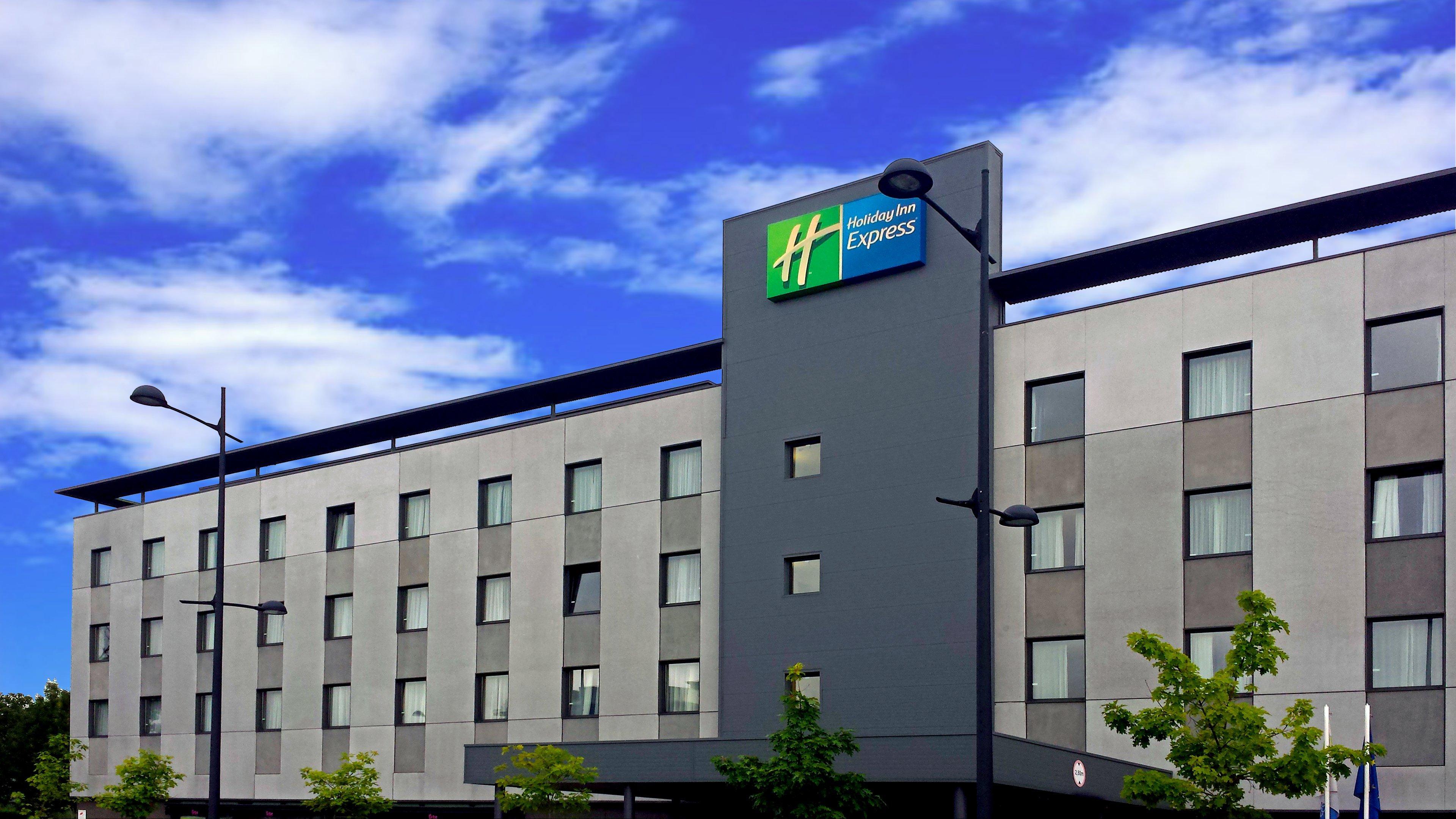 Holiday Inn Express Bilbao Airport By Ihg Derio Exterior photo