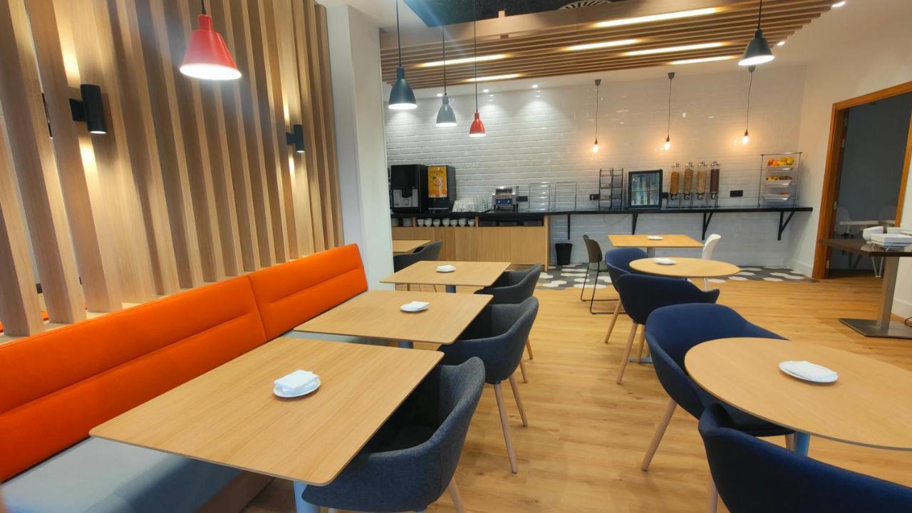 Holiday Inn Express Bilbao Airport By Ihg Derio Exterior photo