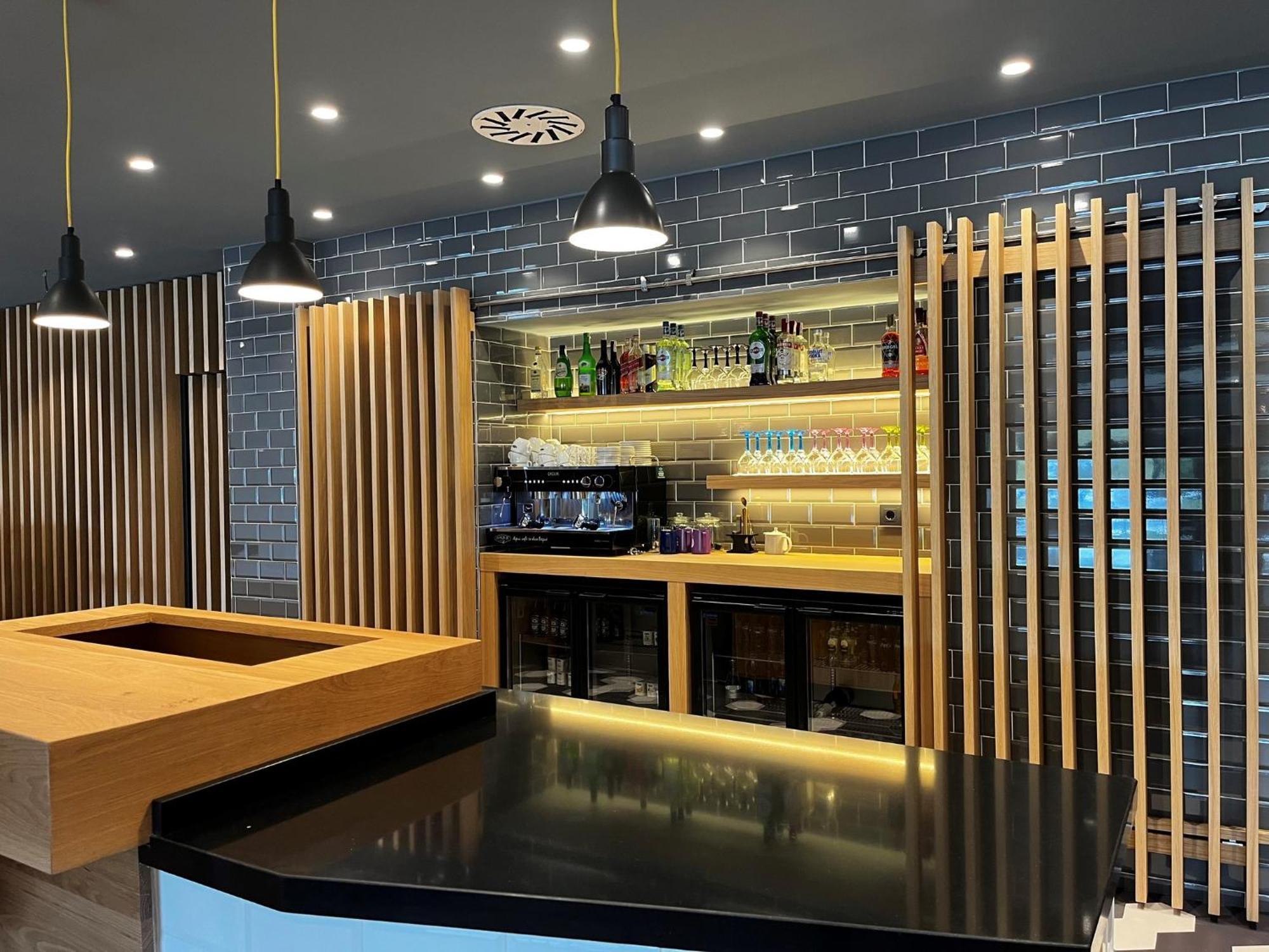 Holiday Inn Express Bilbao Airport By Ihg Derio Exterior photo