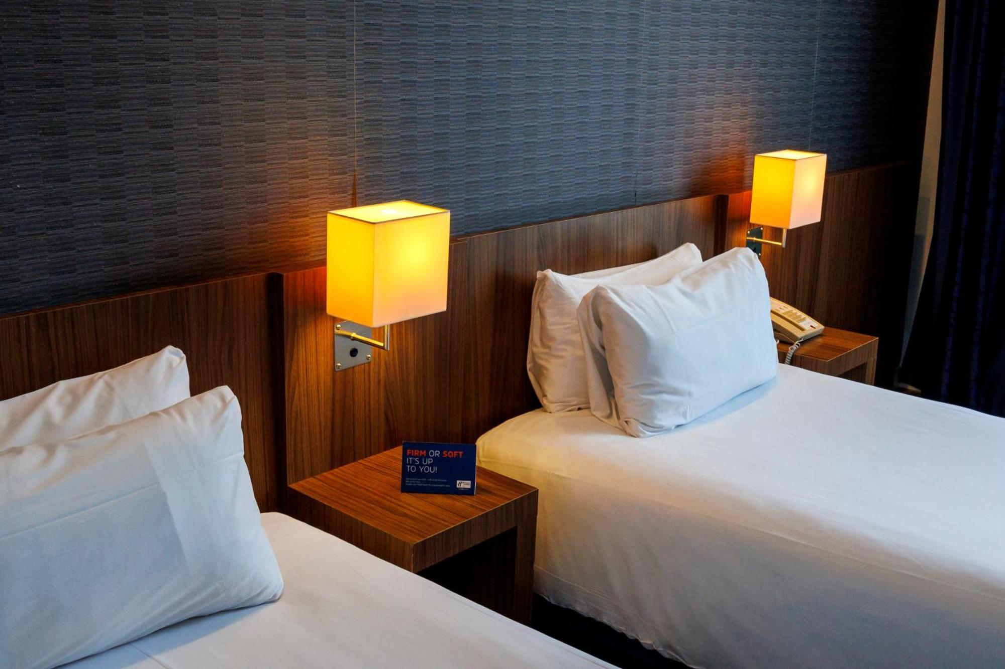 Holiday Inn Express Bilbao Airport By Ihg Derio Exterior photo